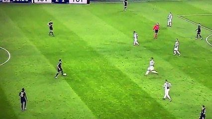 Moussa Dembele Puts Khedira To The Ground vs Juventus!