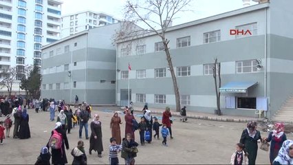 Diyarbakır'da Depreme Dayanıksız Ortaokulun 6 Yıldır Bitmeyen Tadilatı