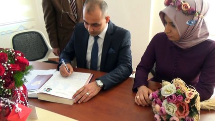 Resmi nikahlarını müftü kıydı