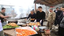 Tunceli Valisi Sonel, İstanbul'dan Getirttiği Etleri Mangalda Pişirip Mehmetçiğe Yedirdi