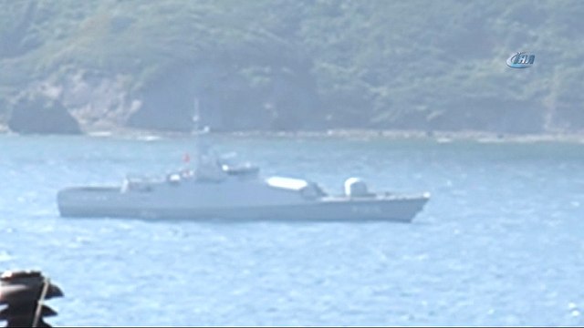 Türk savaş gemileri Kardak kayalıklarından ayrılmadı