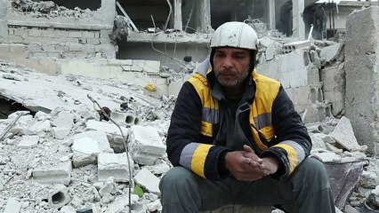 Syrie:sous les décombres, les secouristes retrouvent des proches