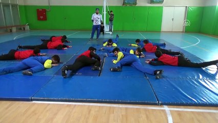 Yüksekova'da geleceğin güreşçileri yetişiyor - HAKKARİ