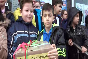 Minik yürekler “Asker Ağabeylerimiz Üşümesin” dedi…