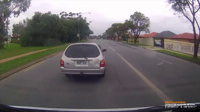 Un automobiliste pète un câble et fait tout pour provoquer un accident