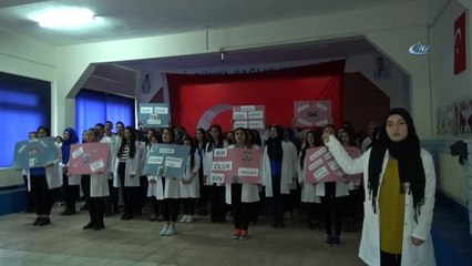 Öğrencilerden Mehmetçik'e destek