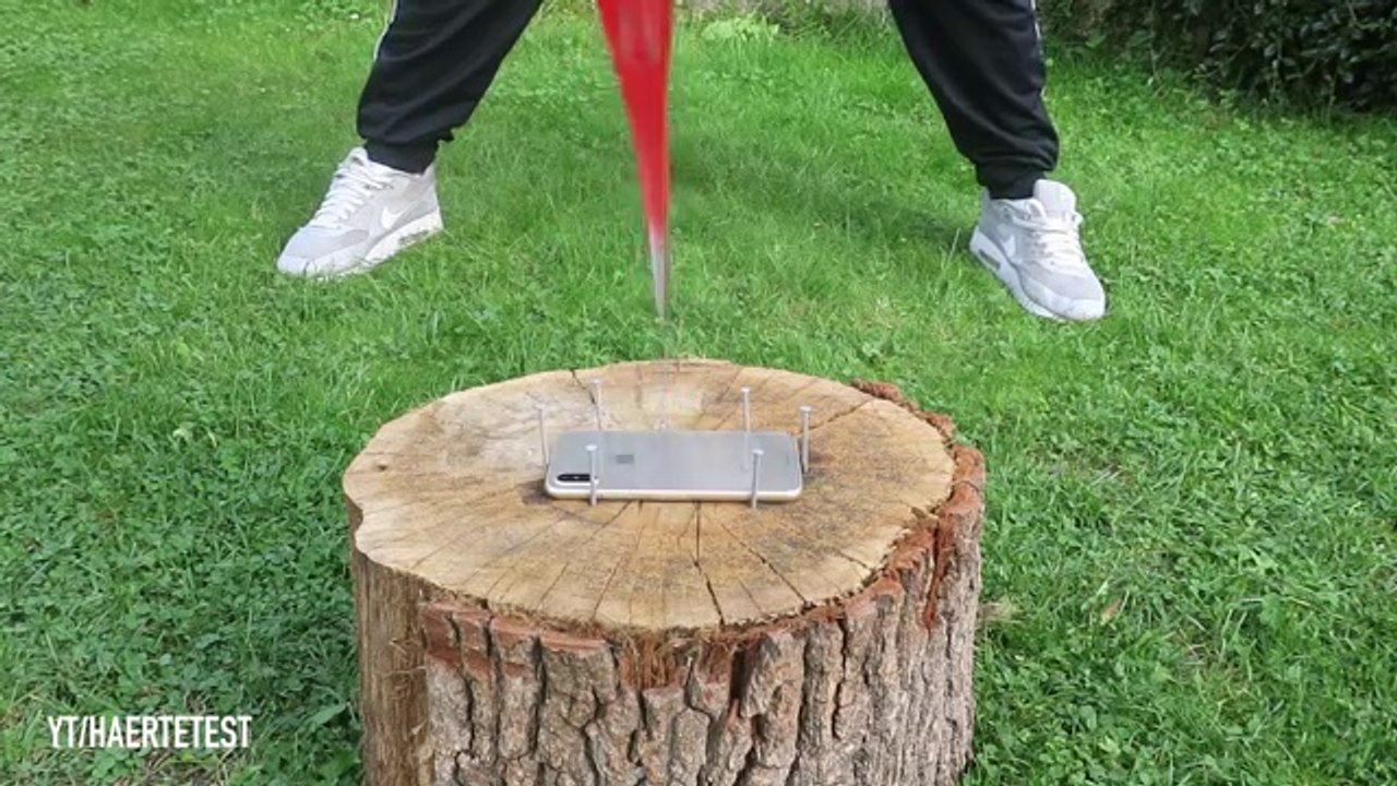 iPhone X vs Axe