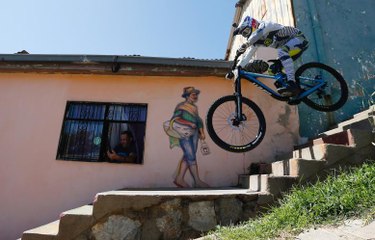 Flying down the streets of Valparaiso - Chile