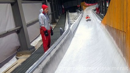 Ce volontaire à Pyeongchang frigorifié n'a aucune expression sur son visage !