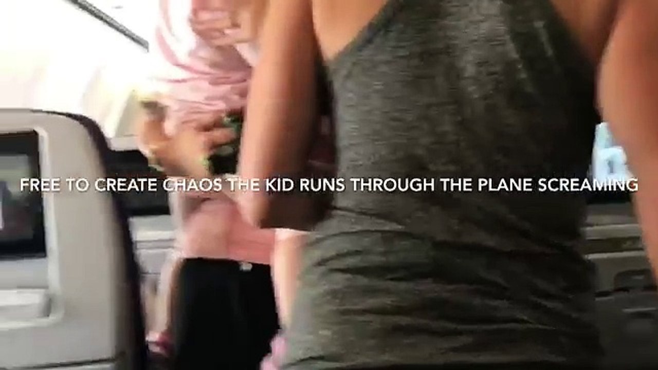 8H d'avion avec un enfant qui crie et une maman qui ne fait rien