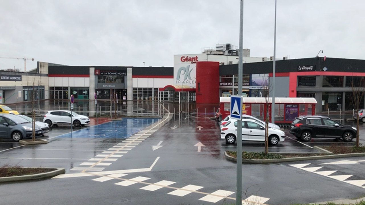 Blocage de la grande distribution par les agriculteurs du Maine-et-Loire
