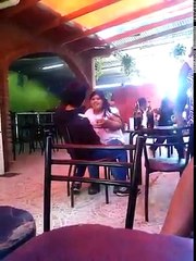 Ese momento que tu amigo se esta comiendo a la gorda