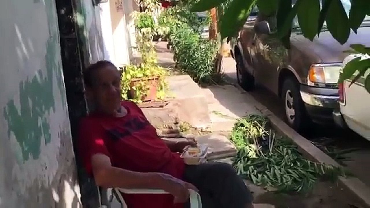 La Gilbertona peleando con el vecino