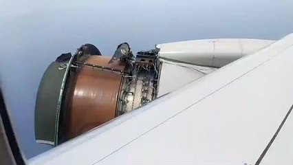 Leur avion perd une partie de son réacteur en plein vol