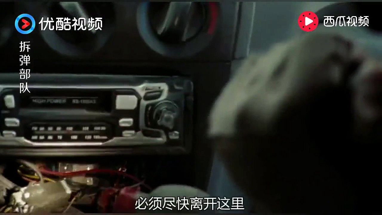《拆弹部队 The Hurt Locker》美军拆弹队长，用一根手指回应队友，队友无奈了
