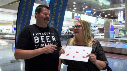Los matrimonios exprés en Las Vegas comienzan en el aeropuerto