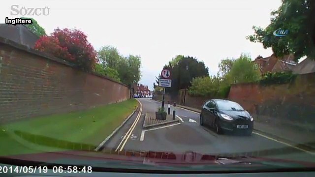 Fren yerine gaza basınca kaza oldu: O anlar kamerada