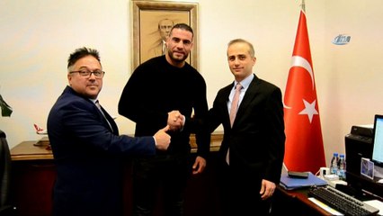 - Dünya Ağır Sıklet Boks Şampiyonu Charr, Türkiye Yolunda