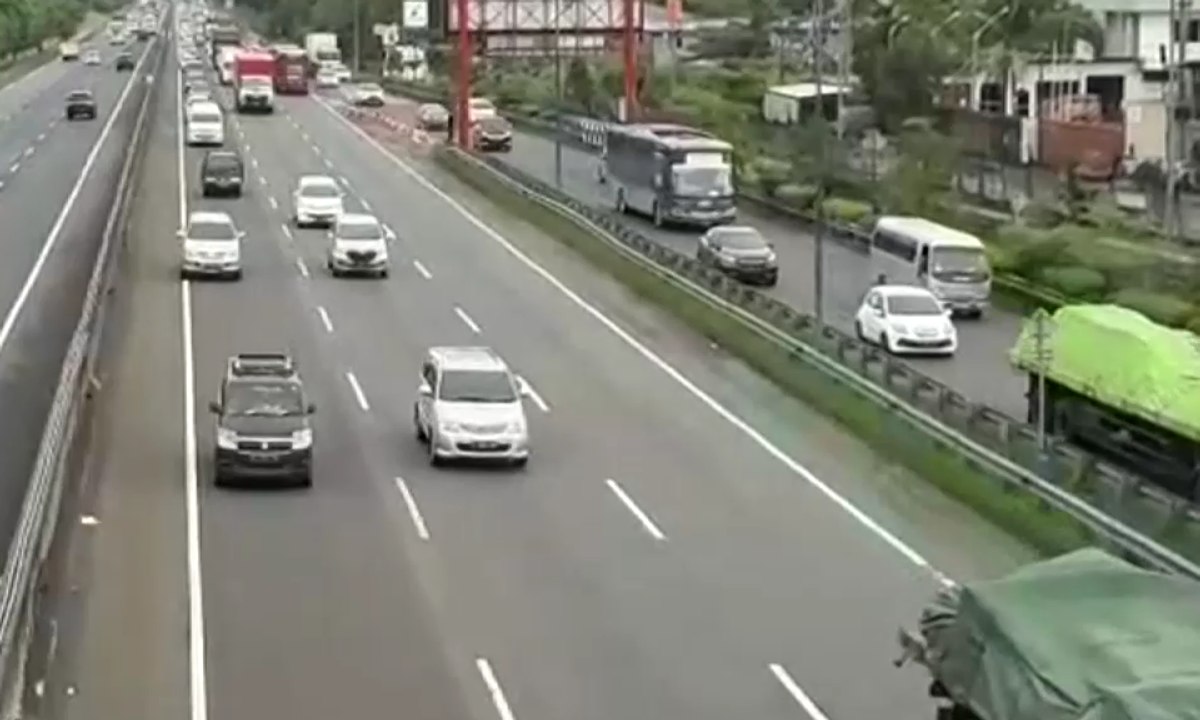 Imbauan, Truk Tak Melintas Tol Jakarta-Cikampek Saat Imlek