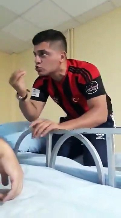 İşte Gurbette Olmak Askerde Olmak Gaziantep Özlemi Çekmek Böyle Bişey  Asker Rafıgımıza Kulak Verin 