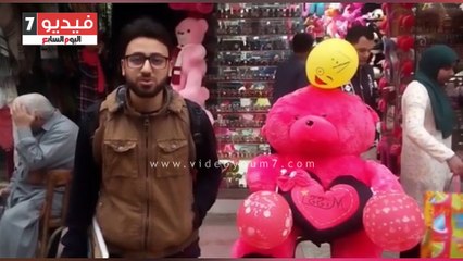 كيف يحتفل أبناء الريف بالفلانتين؟.. شاب سنجل فى رسالة للمخطوبين الجدد: "ارحمونا وراعوا شعورنا"