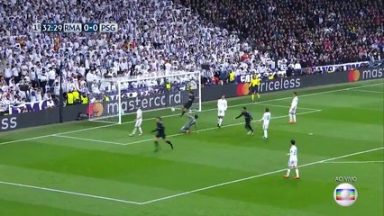 Galvão Bueno ‘dorme’ em gol do PSG e vira piada nas redes
