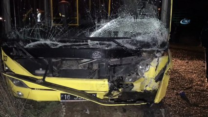 Kamyonet ile belediye otobüsü çarpıştı, kazada bir kişi öldü