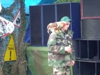 Teknival CHAMBLEY 2004 la danse du coq