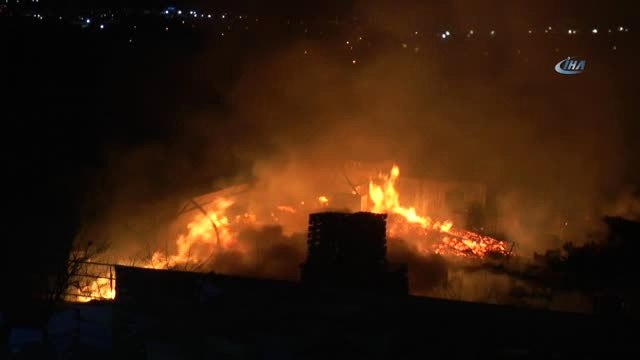 Palet Fabrikası Alev Alev Yandı Böyle Yandı