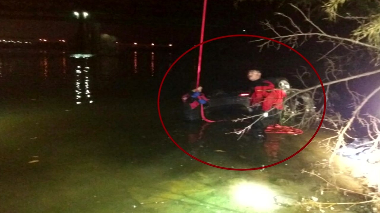 청주서 승용차 20ｍ 다리 아래로 추락...20대 운전자 숨져 / YTN