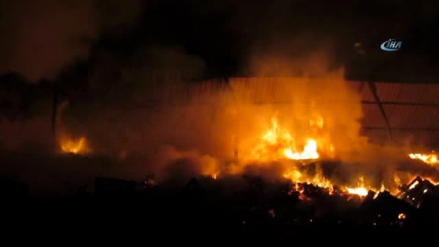 Palet Fabrikasının Depolama Alanında Çıkan Yangın Kontrol Altına Alındı