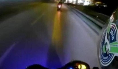 Yola dökülen mazot motosikletlileri canından ediyordu