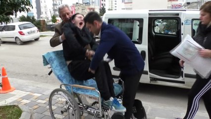 Ambulansın çarptığı gencin hayatı karardı