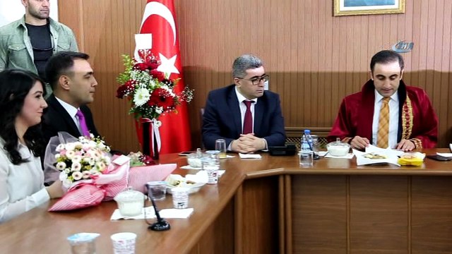 Güroymak Kaymakamı Alibeyoğlu nikah kıydı, Varto Kaymakamı Çetin şahitlik yaptı