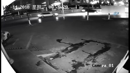 - Beceriksiz hırsızlar polisi şaşırttı- Tuğlayı mağaza vitrini yerine suç ortağının kafasına attı