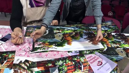 'Mutluluk atölyesi'nde çocuklar için üretiyorlar - VAN