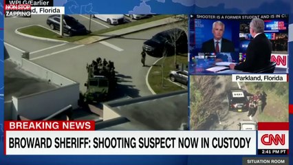 Fusillade dans un lycée en Floride : Un ancien agent du FBI fond en larmes en direct (vidéo)