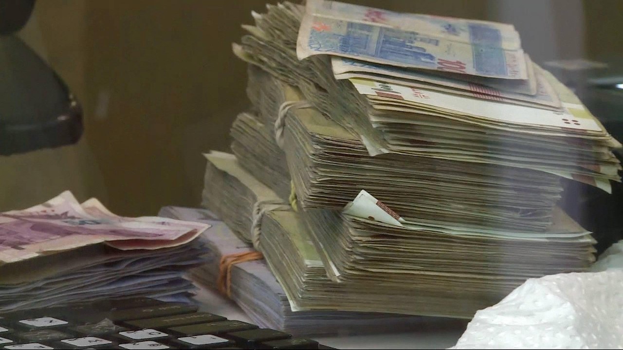 Iran arrests currency traders as rial plummets