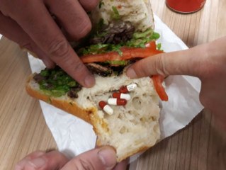Gözaltındaki Arkadaşına Döner Ekmek Arası Uyuşturucu Hap Götürdü