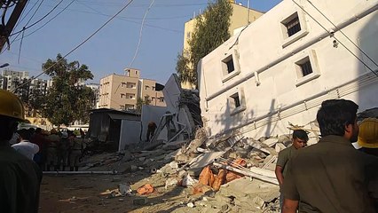 கட்டுமான பணியின்போது இடிந்து விழுந்த 4 மாடி கட்டிடம்..