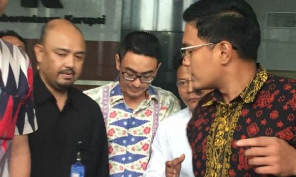 Pemeriksaan Perdana Zumi Zola Sebagai Tersangka