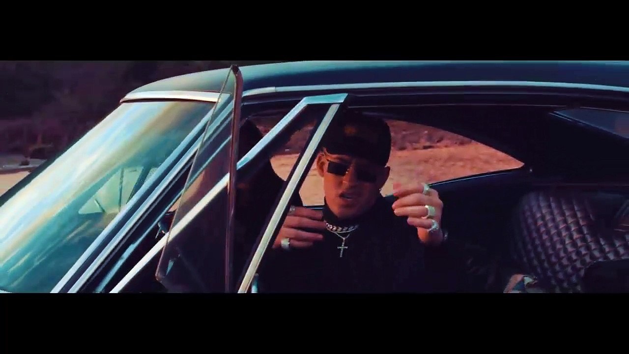 Bad Bunny - Amorfoda (Video Oficial) HD