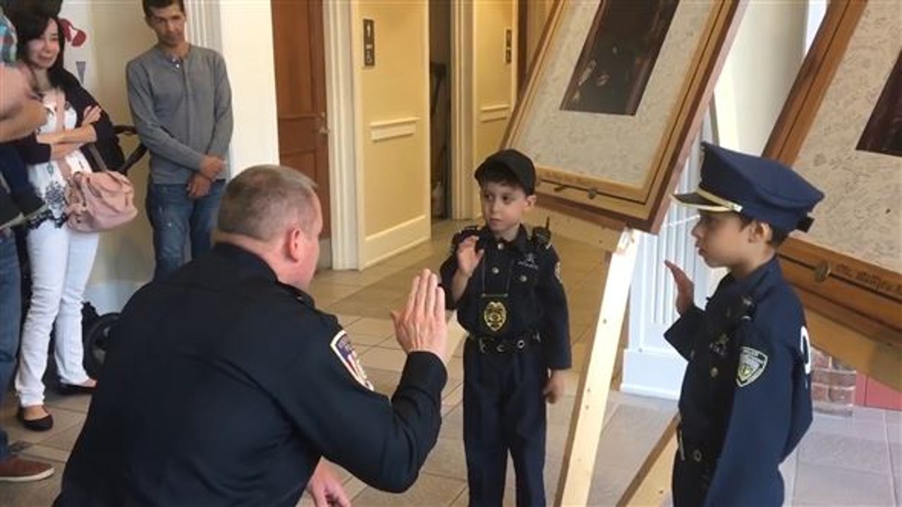 Für den verstorbenen Onkel: Junge legt Amtseid ab