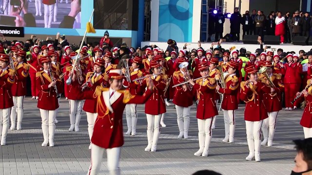 Animadoras norte-coreanas se apresentam em Gangneung