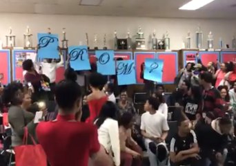 Teen Makes Valentine's Day Extra Sweet With Musical Promposal