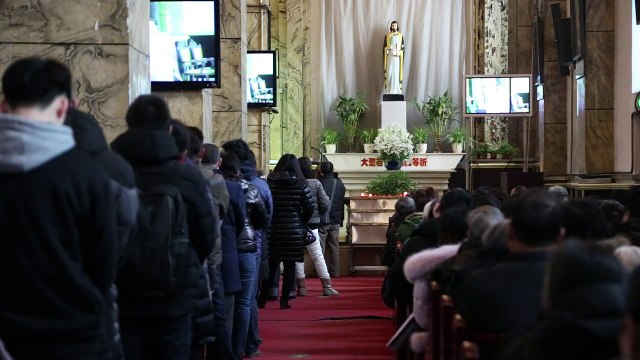 En Cuaresma, los católicos chinos perplejos por Vaticano