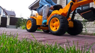 Funny Baby accident Car Stuck in the mud Ride on POWER WHEEL Tractor Buldozer!