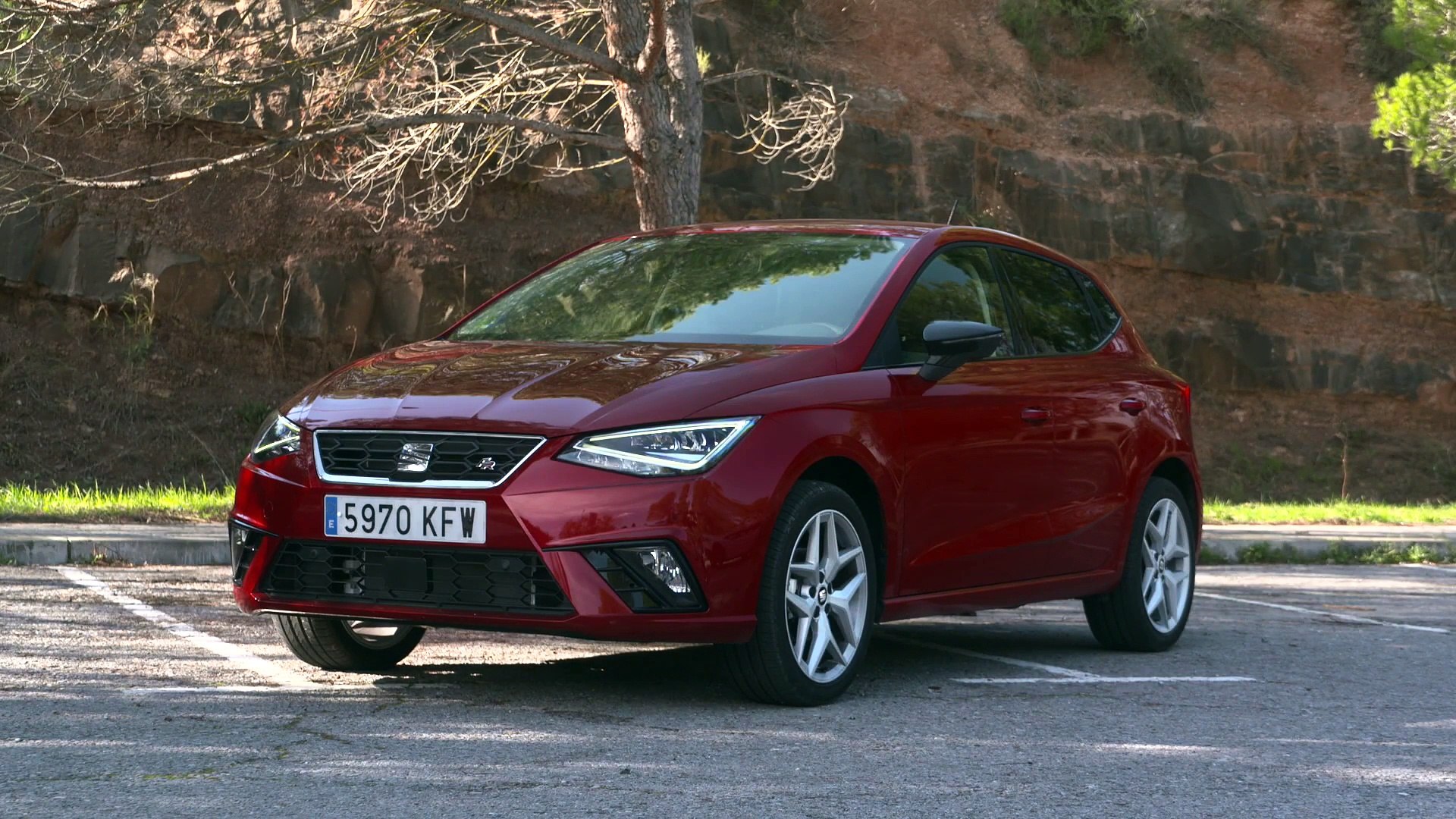 The new SEAT Ibiza FR TGI Design in Desire Red - video Dailymotion