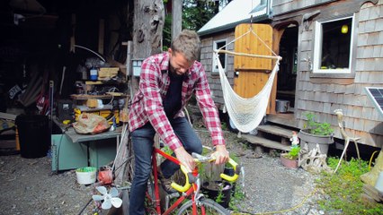Tiny house Builder avoids mortgage by building a beautiful off grid Tiny house.