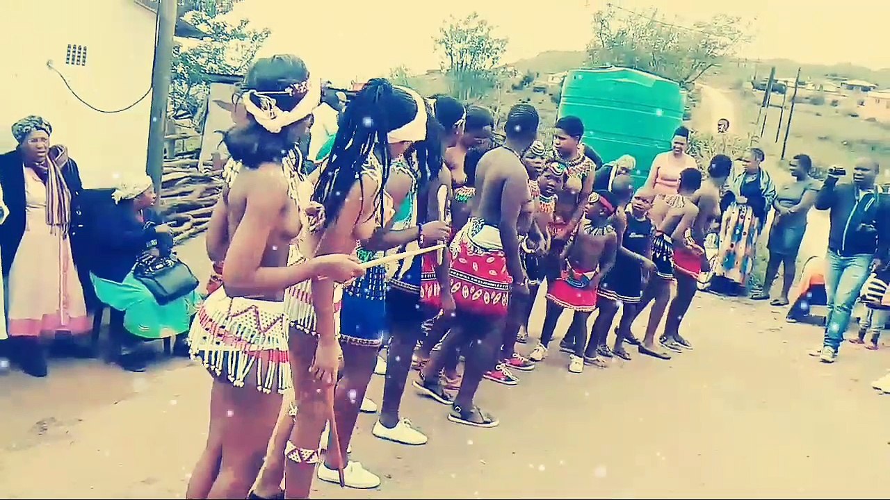 African Sexy Dance in village - video Dailymotion